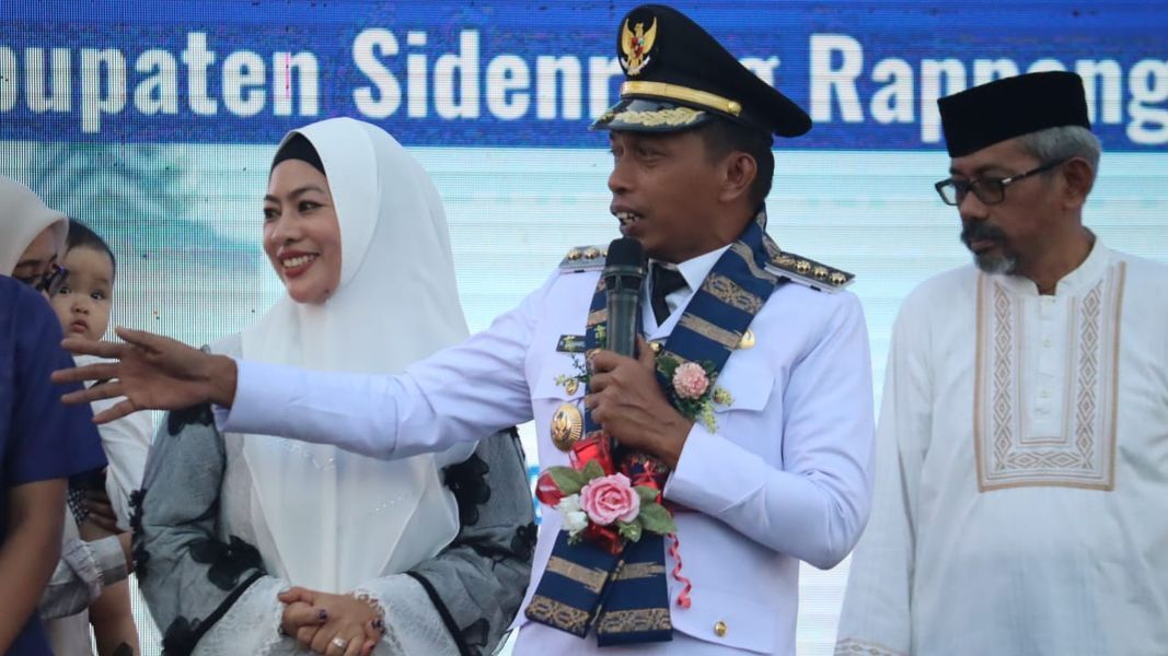 IST
BUKA PUASA BERSAMA--Bupati Sidrap Syaharuddin Alrif gelar buka puasa bersama warga, wakil bupati, jajaran Forkopimda, pimpinan OPD, serta ASN di Rujab Bupati yang terletak di Jalan Lanto Dg Pasewang, Kecamatan Maritenggae, Sabtu (1/3) malam. 
