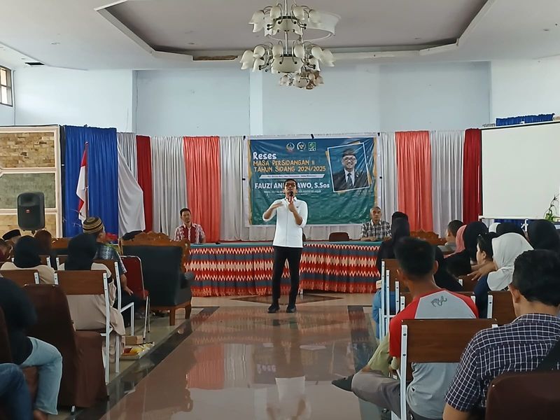 IST
TEMUI KONSTITUEN--Wakil Ketua DPRD Sulsel Fauzi A Wawo menemui konstituennya ketika menggelar reses guna menyerap aspirasi masa sidang kedua 2024/2025 di gedung SLB jalan Daeng Tata Makassar Minggu (2/3)