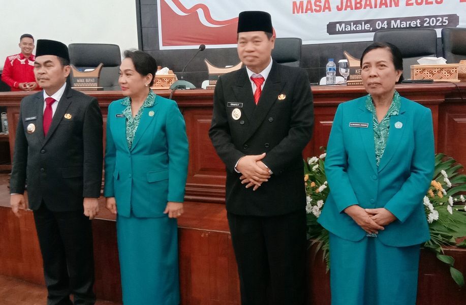 IST
PIDATO--Bupati Tana Toraja dr Zadrak Tombeg menyampaikan pidato perdana di DPRD 
