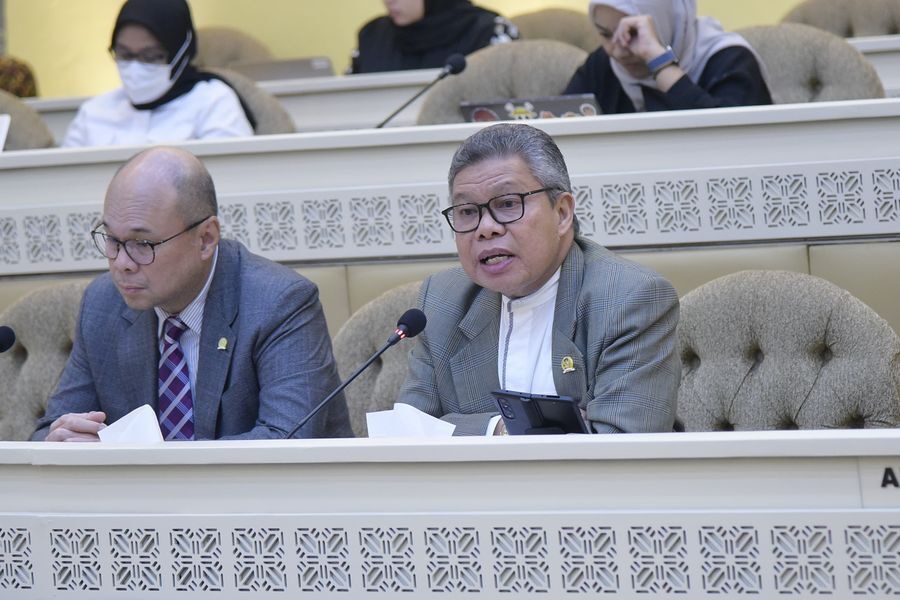 
IST
RAPAT BERSAMA--Anggota Komisi II DPR RI Dr Taufan Pawe rapat dengar pendapat bersama Kementerian Pemberdayaan Aparatur Sipil Negara dan Reformasi Birokrasi (Kemenpan-RB) serta Badan Kepegawaian Negara (BKN) yang digelar di Ruang Rapat Komisi II DPR RI Rabu (5/3).
