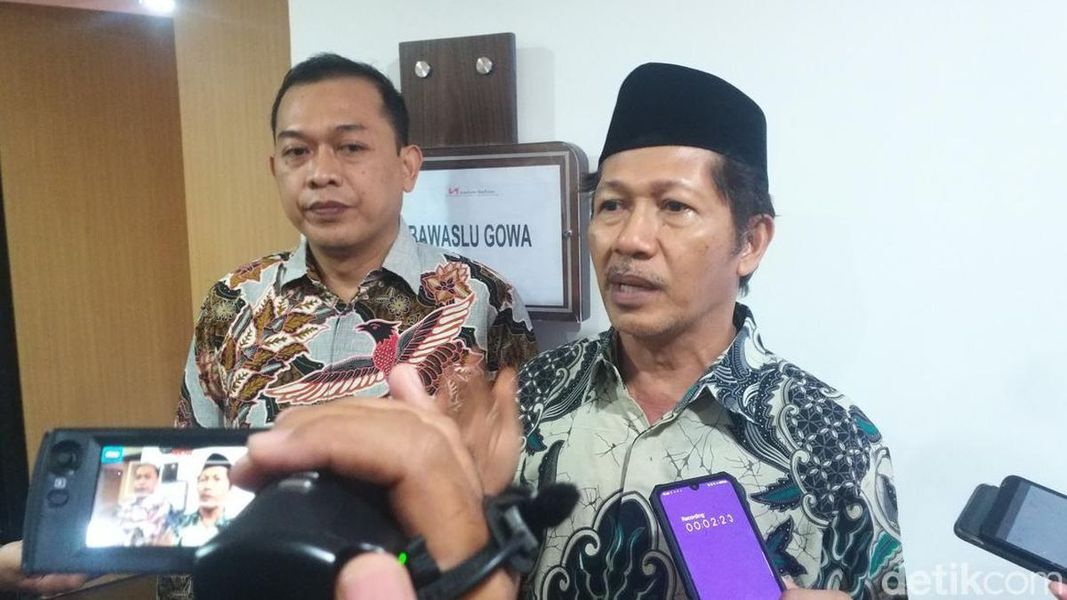 IST
BERI KETERANGAN--Komisioner Bawaslu Sulsel Saiful Jihad memberikan keterangan dalam sebuah kegiatan beberapa waktu lalu
