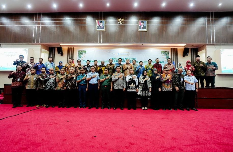 IST
TIM PENGENDALI--Wakil Bupati Soppeng, Selle KS Dalle, menghadiri rapat tingkat tinggi Tim Pengendalian Inflasi Daerah (TPID) Sulsel di Ruang Pola Kantor Gubernur Sulsel, Jalan Urip Sumoharjo, Makassar. Kamis (6/3)