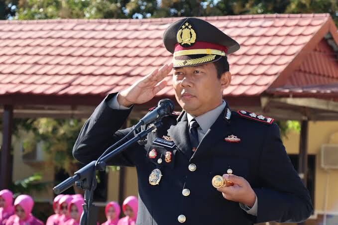 IMBAUAN -- Kapolres Bulukumba AKBP Andi Erma Suryono saat menjelaskan surat imbauan selama bulan ramadan. Imbauan sebagai langkah preventif agar tetap menjaga Kamtibmas. 
