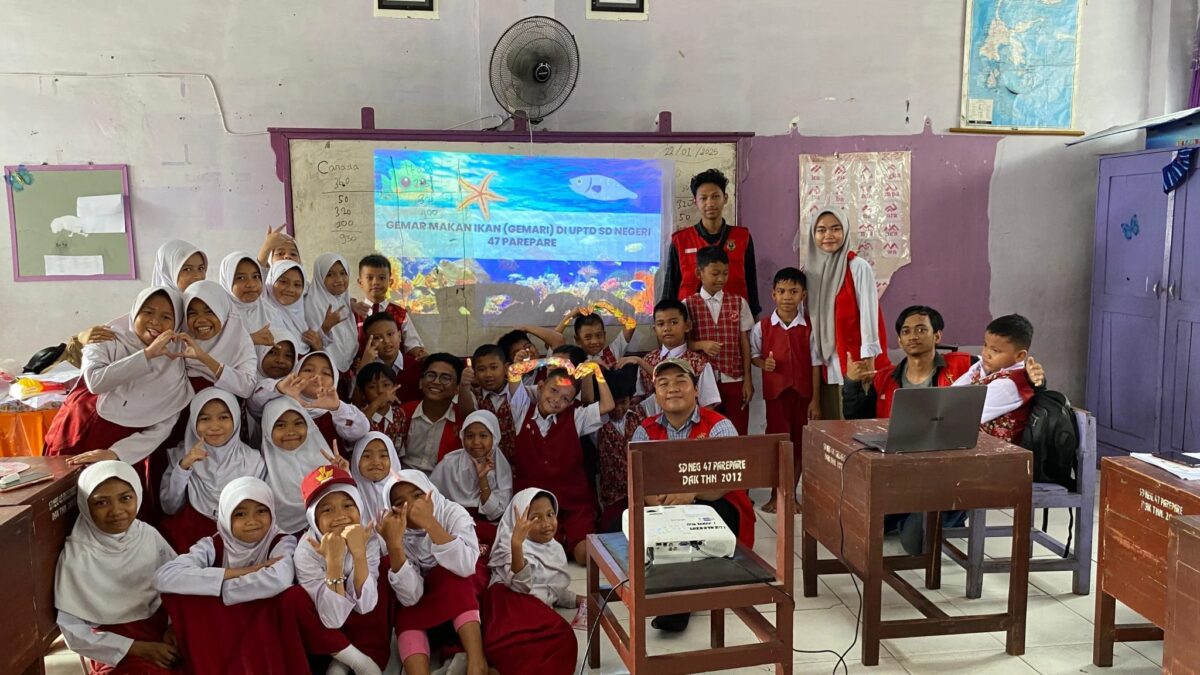 Mahasiswa KKN Unhas Gelar Kampanye Makan Ikan