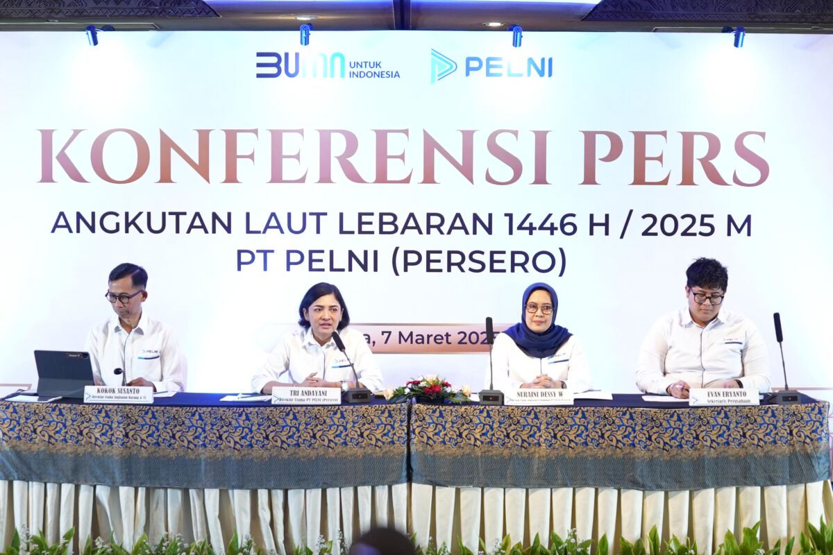 KESIGAPAN -- Direktur Utama PELNI, Tri Andayani (dua dari kiri) saat menggelar konferensi pers membahas kesigapan PT PELNI dalam melayani angkutan mudik dan balik lebaran tahun2025.