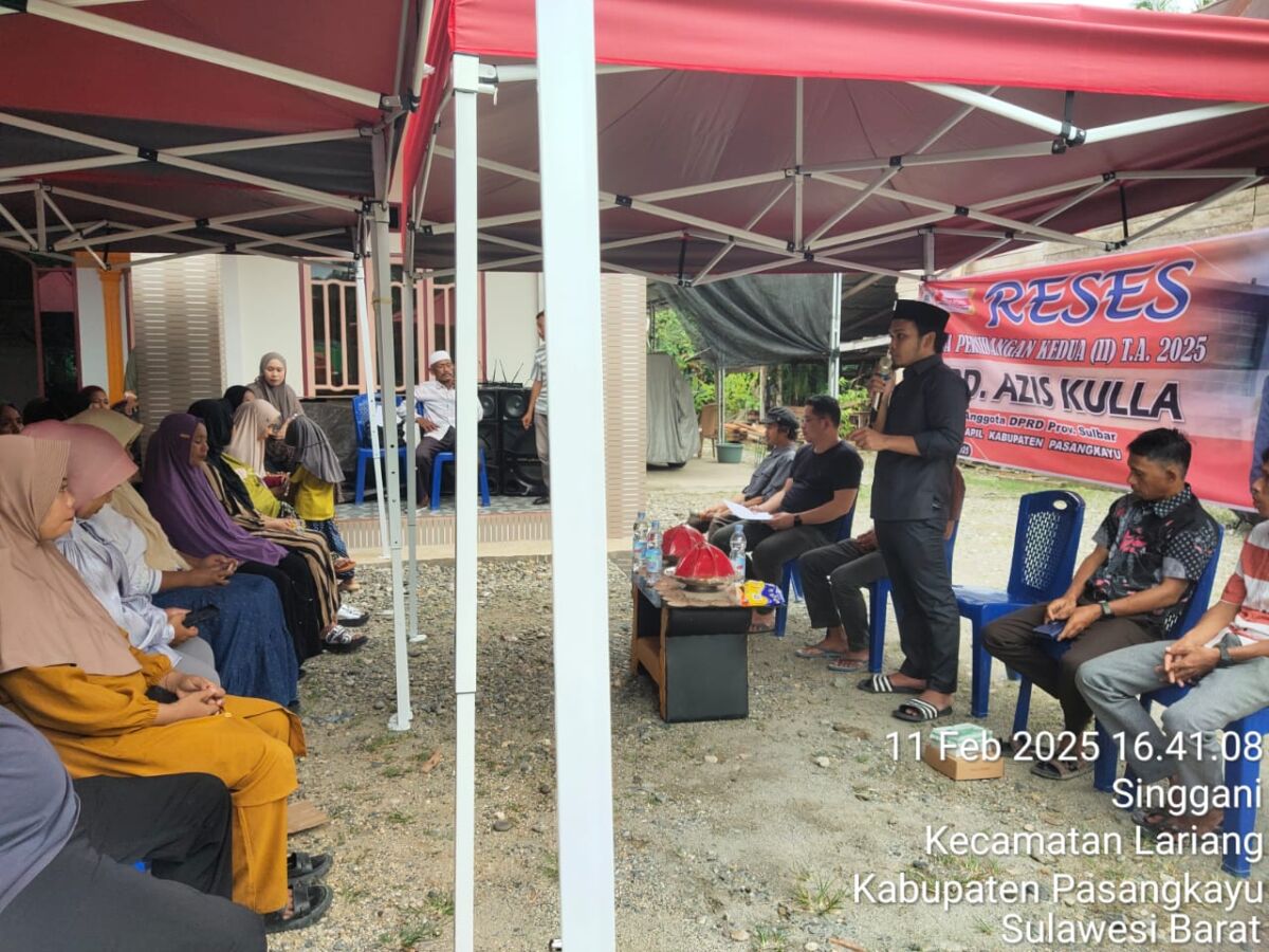 SERAP ASPIRASI -- Legislator Partai Hanura, Abd Azis Kulla ketika menggelar reses bersama masyarakat di daerah pemilihannya, Pasangkayu dalam rangka menyerap aspirasi masyarakat.