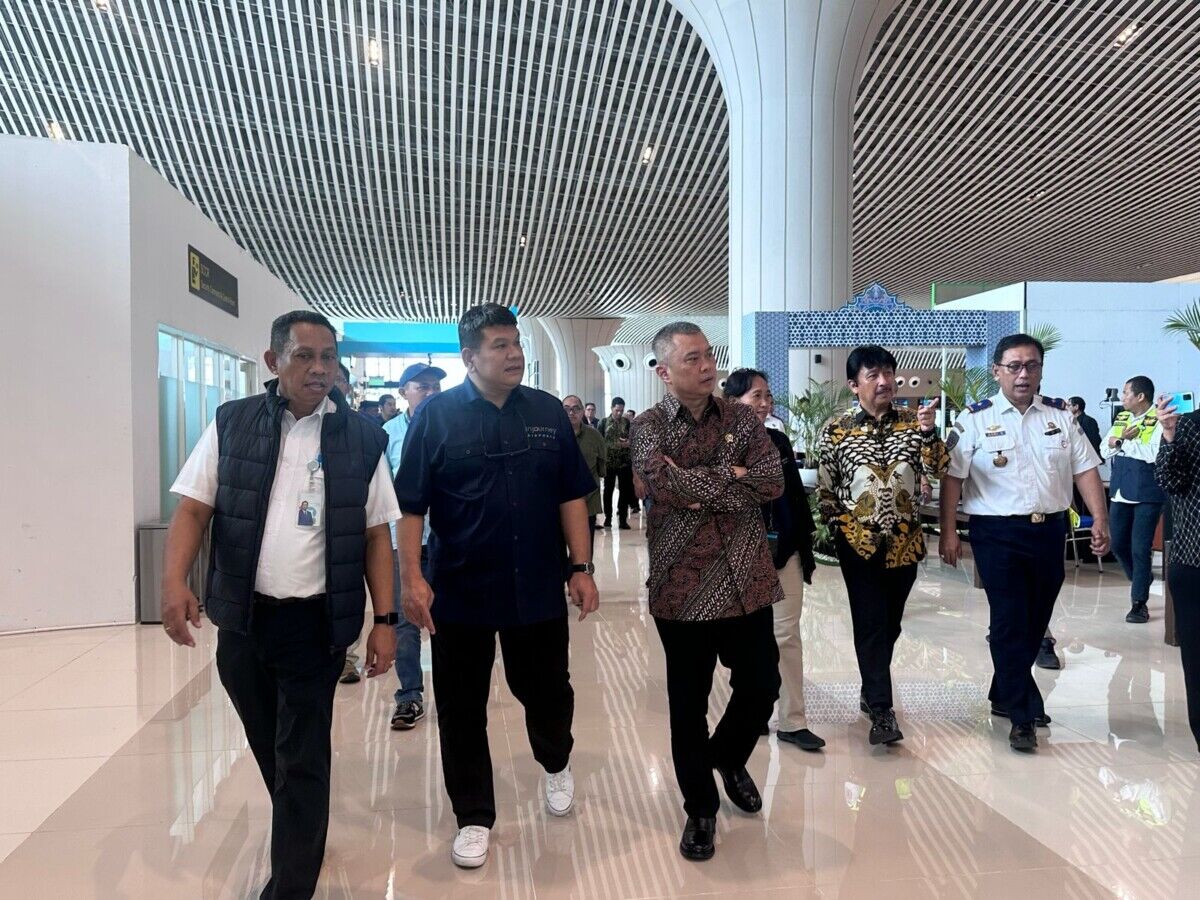 IST 
PANTAU BANDARA-Menhub Dudy Purwagandhi melakukan kunjungan dan pemantauan langsung di Bandara Sulhas, Rabu (19/3). 
