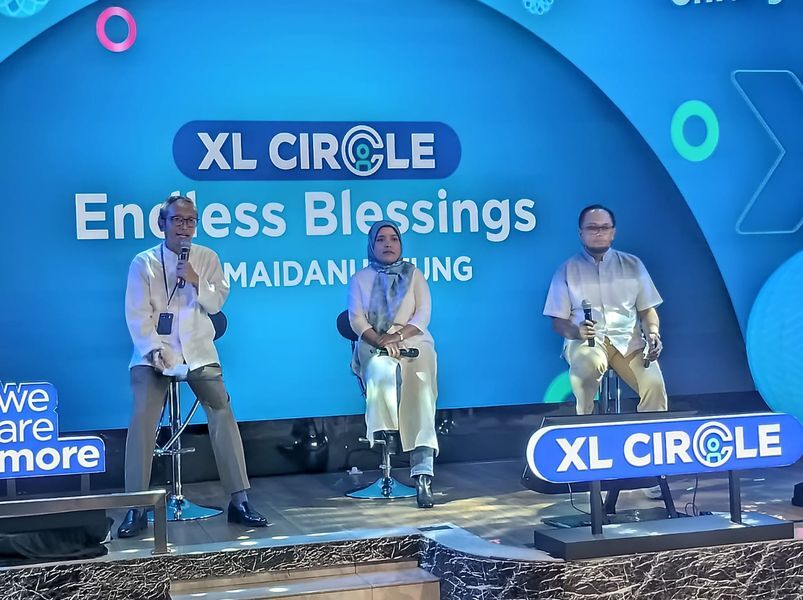 XL CIRCLE -- Kiri ke kanan: Group Head Mass Segment XL Axiata, Puput Hidayat, Chief Marketing Officer  XL Axiata, Alfons Bosch Sansa, Direktur & Chief Commercial Officer XL Axiata, David Arcelus Oses, dalam acara peluncuran program terbaru XL Circle di Jakarta, Rabu (12/3). 
