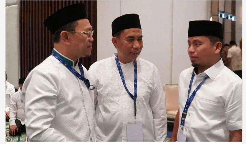 IST
BINCANG SANTAI--Wakil Ketua umum DPP PPP Dr HM Amir Uskara, Anggota Fraksi Nasdem DPR RI Akhmad Daeng Se're serta Wali Kota Parepare Tasming Hamid berbincang santai disela-sela menghadiri buka puasa yang digelar Surya Paloh di Nasdem Tower, Jakarta, Jumat (21/3).
