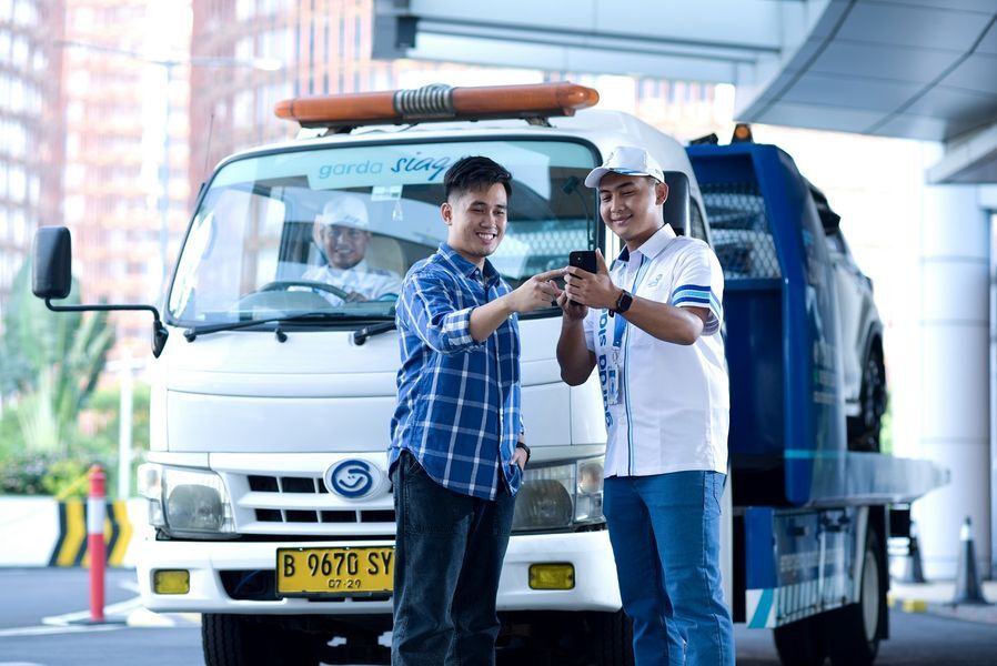 GARDA OTO -- Garda Oto, produk asuransi mobil dari Asuransi Astra, memberikan kemudahan bagi para pelanggan untuk melakukan proses pembelian polis, perpanjangan polis dan perluasan jaminan, lapor klaim, hingga akses layanan darurat Garda Siaga dan beragam fitur lainnya yang terdapat dalam mobile apps myGarda.

