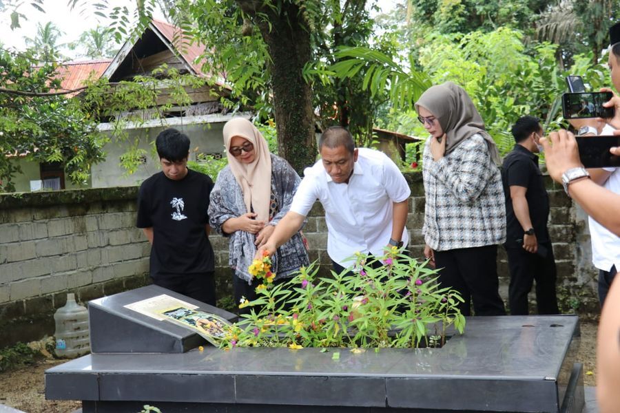 Bupati-Wabup Beri Penghormatan Thoriq Husler