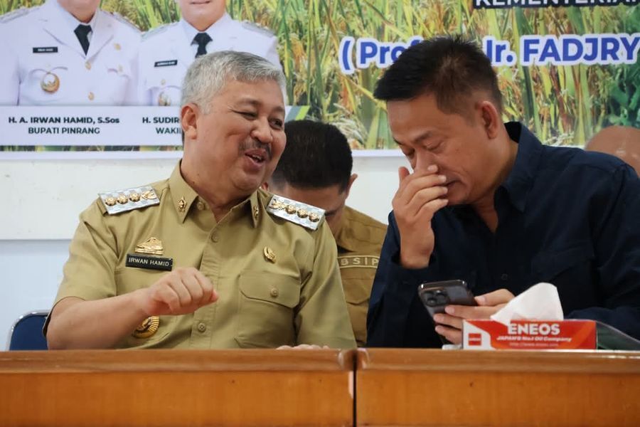 BUKA RAKOR -- Bupati Pinrang, HA Irwan Hamid membuka Rakor Pertanian dihadiri Kepala Badan Standarisasi Instrumen Pertanian (BSIP), Fadjry Djufry di Aula Kantor Dinas Tanaman Pangan dan Hortikultura Kabupaten Pinrang, Selasa (18/3).