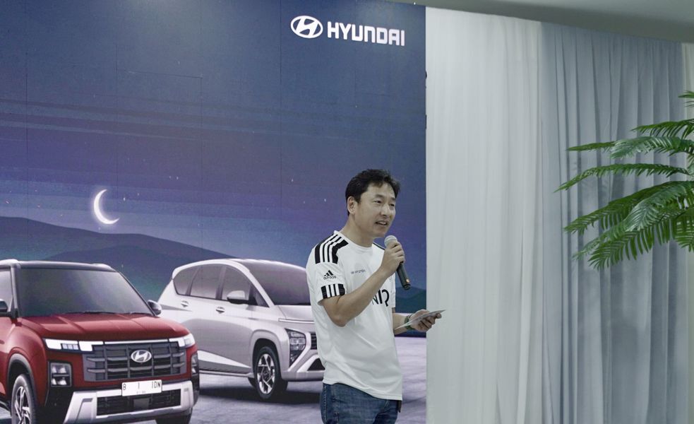 PROGRAM -- President Director of Hyundai Motors Indonesia, Ju Hun Lee, menjelaskan mengenai beragam program yang kini dihadirkan Hyundai di Indonesia.
