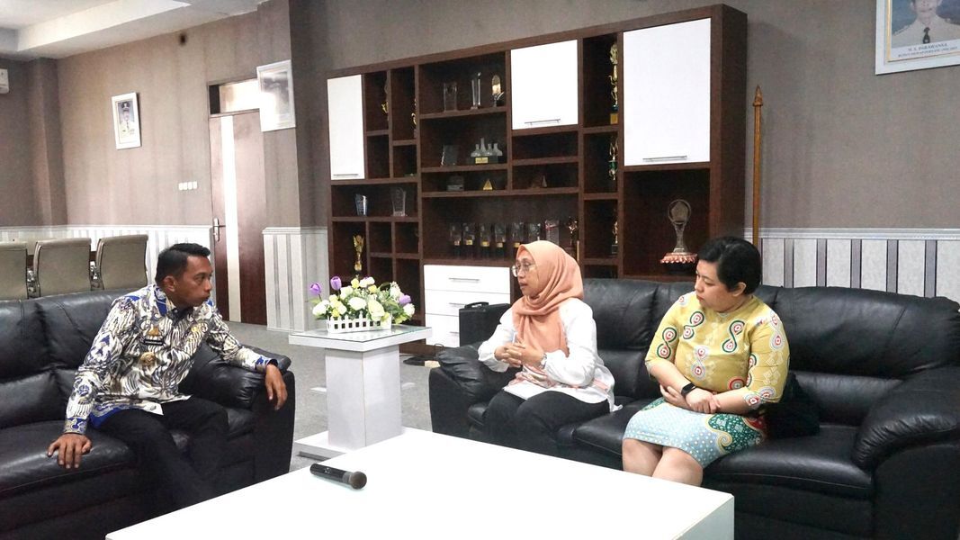 AUDIENSI -- Bupati Sidrap Syaharuddin Alrif saat menerima audiensi Tim BPK RI Perwakilan Sulsel di ruang kerjanya, Lantai III Kantor Bupati Sidrap, Kamis (6/3)
