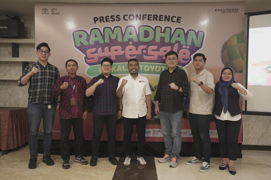 SUPER SALE -- General Manager Marketing Kalla Toyota, Suliadin, sedang menjelaskan mengenai beragam promo yang akan dihadirkan Kalla Toyota di event Ramadan Super Sale, di TSM Makassar pada 13 sampai 23 Maret 2025.