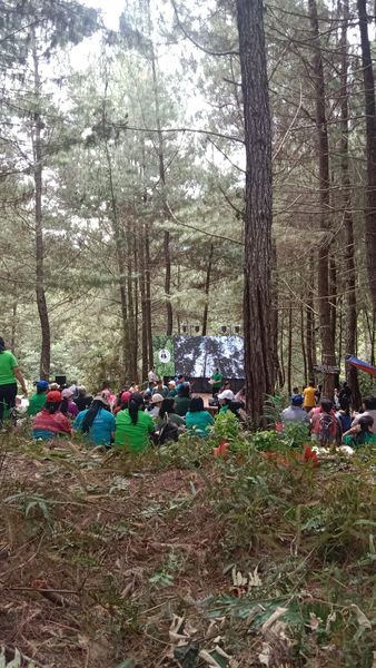 APRESIASI -- Bupati Tana Toraja Zadrak Tombeg mengapresiasi perayaan Ibadah Raya I HUT ke-78 tahun Gereja Toraja di Buntu Talling, Lembang Rantedada, Selasa (25/3). 
