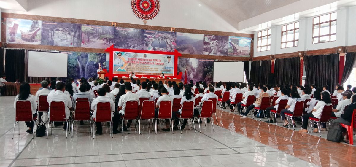 BUKA -- Bupati Tana Toraja saat membuka Forum Konsultasi Publik dan Forum Perangkat Daerah (FKFPD) penyusunan RKPD Tahun 2026 di Tammuan Mali, Makale, Rabu (19/3)
