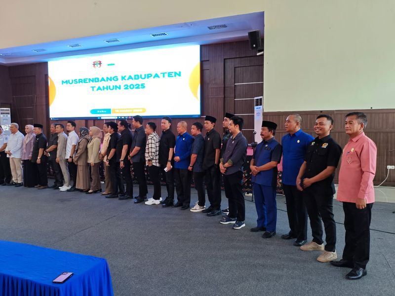 MUSRENBANG --  Pimpinan dan anggota DPRD Kabupaten Wajo hadir dalam Musyawarah Perencanaan Pembangunan (Musrenbang) Kabupaten Wajo Tahun 2025 digelar di Ruang Pola Kantor Bupati Wajo Selasa (19/3). 
