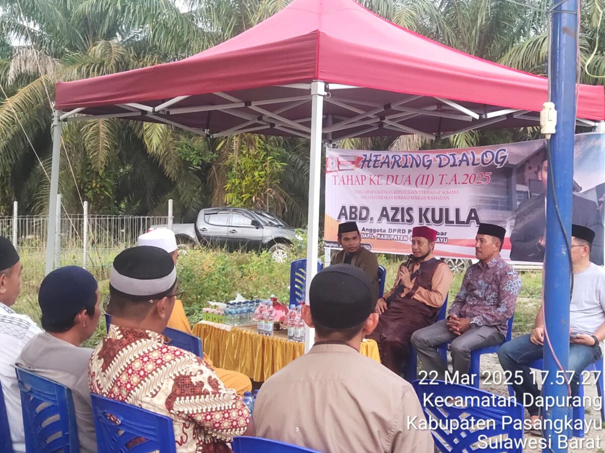 SERAP ASPIRASI -- Anggota DPRD Provinsi Sulawesi Barat dari Komisi II, Abd Aziz Kulla, saat melaksanakan Hearing Dialog tahap kedua di Kabupaten Pasangkayu, Sabtu, 22 Maret 2025.