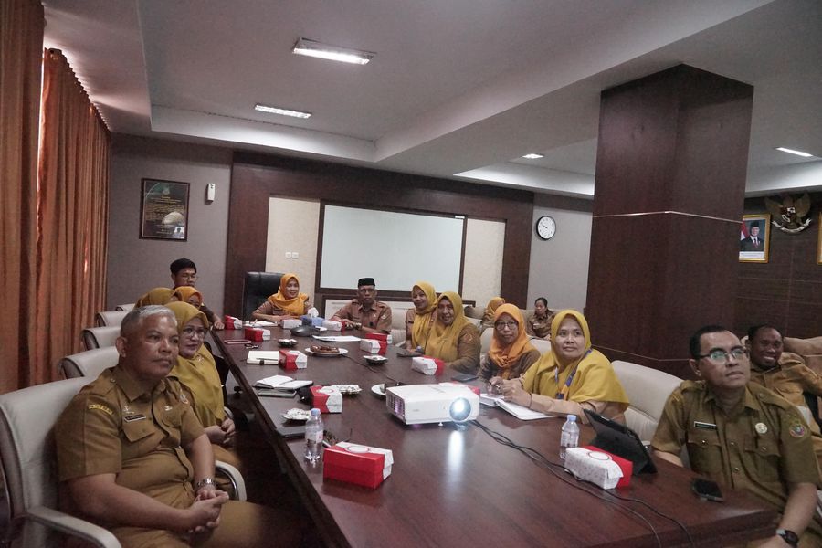 RAKOR -- Pemkab Sidrap mengikuti dua agenda nasional yakni Rakor Pengendalian Inflasi Daerah dan Sosialisasi Penyelenggaraan Sekolah Rakyat yang digelar secara virtual oleh Kemendagri RI, Senin (21/4). 