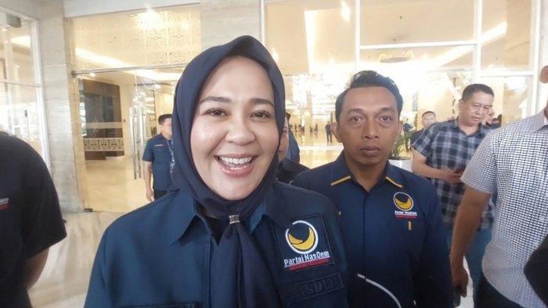 IST
BERI KETERANGAN--Politisi Nasdem yang juga Wakil Gubernur Sulsel Hj Fatmawati Rusdi didampingi sekretaris DPW Nasdem Sulsel memberikan keterangan terkait isu hengkangnya Ketua DPW Nasdem Provinsi Sulsel RMS ke PSI