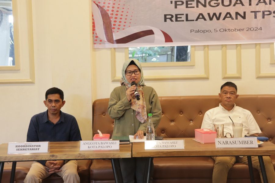 IST
PENJELASAN--Ketua Bawaslu Kota Palopo Khaerana menyampaikan sejumlah aturan yang berkaitan dengan pelaksanaan PSU 
