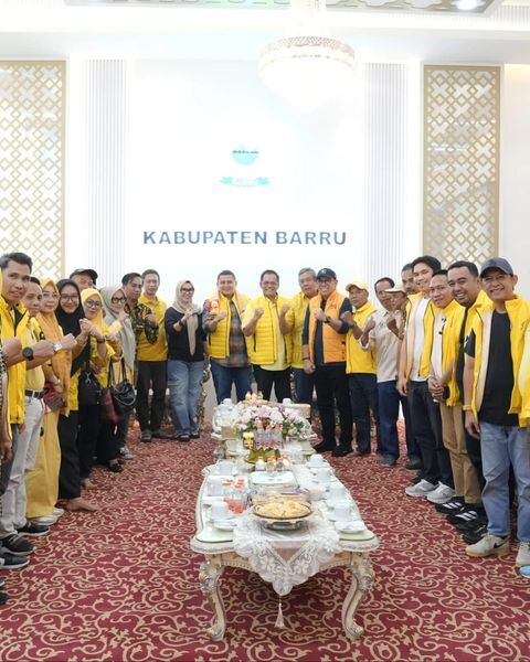 IST
MENEMUI--Kandidat ketua Golkar Sulsel Munafri Arifuddin didampingi pengurus Golkar Makassar menemui Bupati Barru Andi Ina Kartika 
