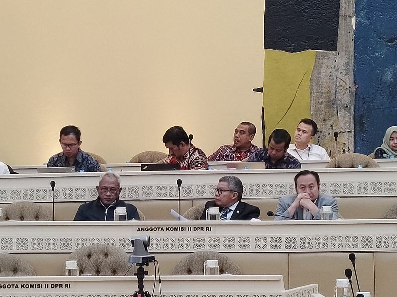 IST
SAMPAIKAN KRITIK--Anggota Komisi II DPR RI, Dr Taufan Pawe menyampaikan sejumlah kritik pada RDP bersama eselon I Kementerian ATR/BPN dan Para Kepala Kantor Wilayah ATR/BPN di Ruang Rapat Komisi II DPR RI, Senin (19/5).