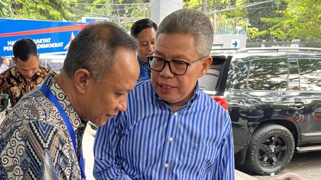 
IST
BERSAMA--Natsir Ali ketika bersama Ketua Golkar Sulsel Taufan Pawe 
