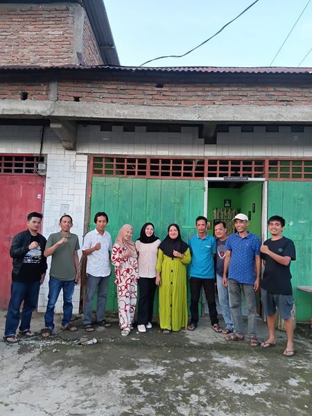 IST
SILARTURAHMI--Ketua DPRD Kabupaten Bulukumba Umy Asyiatun Khadijah bersilaturahmi dengan warga Desa Swatani, Kecamatan Rilau Ale, Minggu (25/5)
