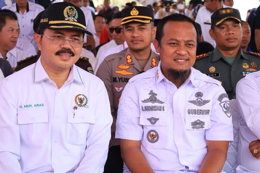 IST
BERSAMA--HM Aras ketika menjadi Anggota Fraksi PPP DPR RI bersama Gubernur Andi Sudirman Sulaiman  
