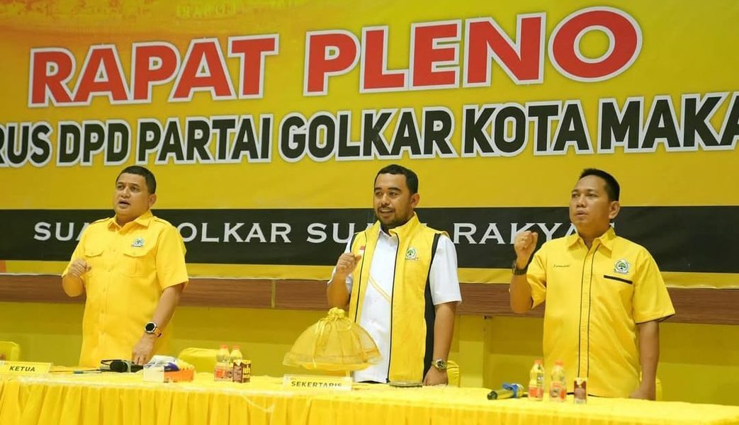 IST
KONSOLIDASI--Ketua DPD II Partai Golkar Kota Makassar Munafri Arifuddin didampingi pengurus ketika melakukan konsolidasi organisasi 
