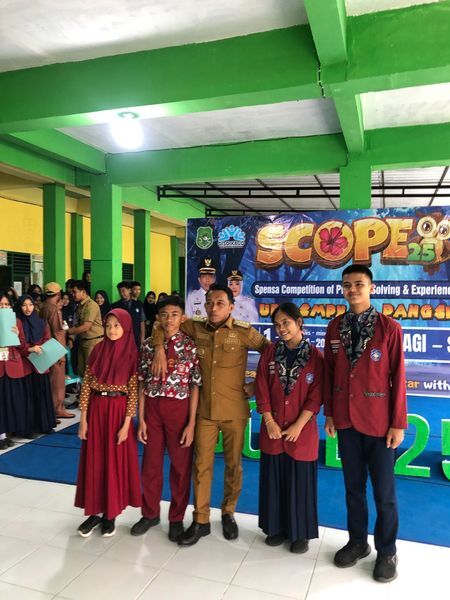 IST
HADIRI PENUTUPAN--Bupati Sidrap, Syaharuddin Alrif menghadiri penutupan gelaran akbar Scope25 yang digagas SMPN 1 Pangsid, Kecamatan Maritenggae, Selasa (6/5)
