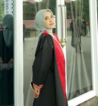 Putri Nevasyah Pomalingo  Alumni Ilmu Hubungan Internasional FISIP Unhas