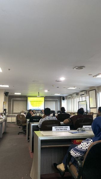 IST
MEMIMPIN--Ketua Komisi D DPRD Sulsel HA Kadir Halid memimpin rapat bersama Dinas Perhubungan Pemprov Sulsel, Kamis (8/5) 
