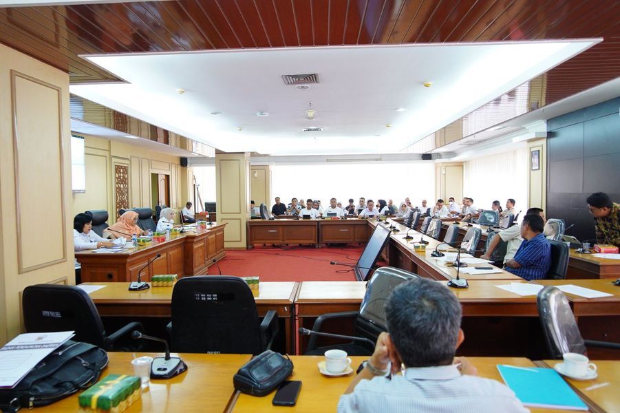 IST
RAKER--Ketua Panja LKPJ Gubernur Tahun Anggaran 2024 DPRD Provinsi Sulawesi Selatan Yeni Rahman memimpin Raker, Rabu (7/5).
