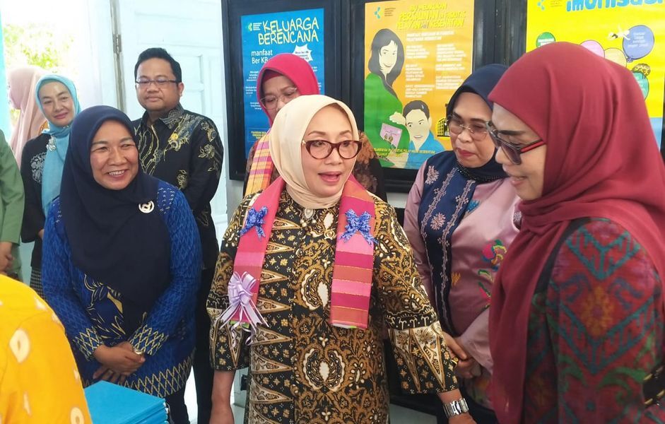 BKM/SAR
SAMBUT -- Menteri P3A RI, Arifah Fauzi disambut hangat Pemerintah Kabupaten Gowa saat melaunching RBI Gowa sebagai RBI pertama di Sulsel. 
