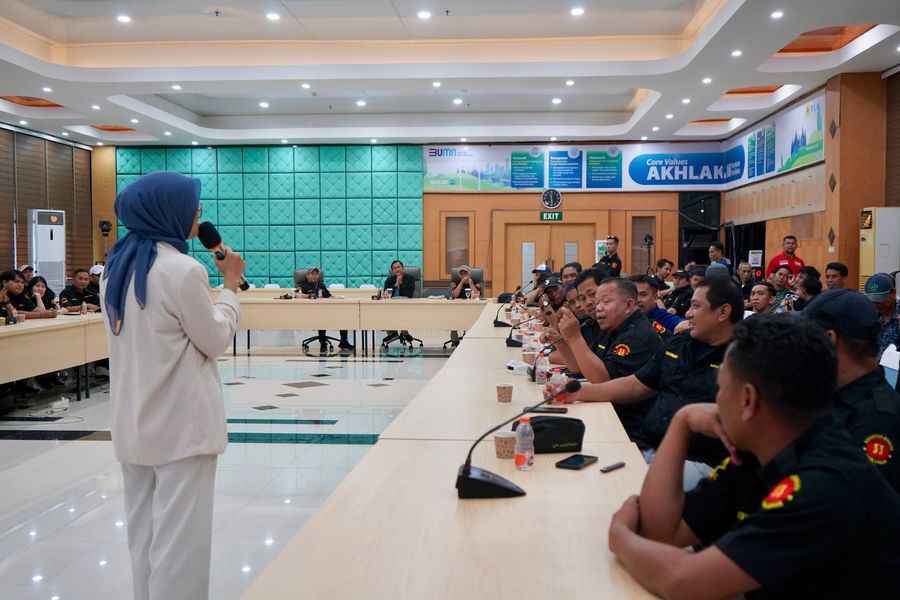SOSIALISASI -- Antusiasme para peserta dalam kegiatan sosialisasi aplikasi PLN Mobile dan program tambah daya 50 persen.
