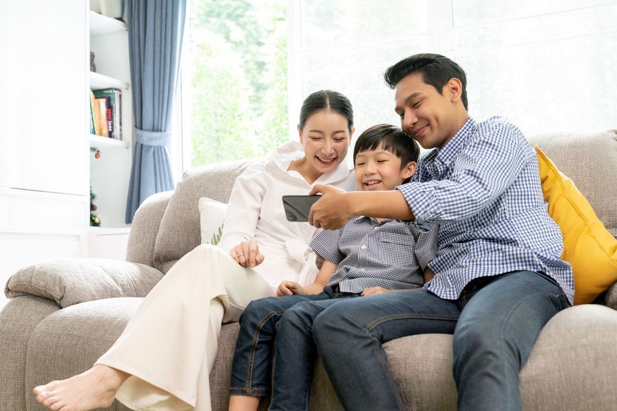 XL SATU -- Program XL SATU dari XL SMART mampu menggairahkan keluarga Indonesia yang memungkinkan pelanggan tetap produktif dan terhibur sepanjang hari.
