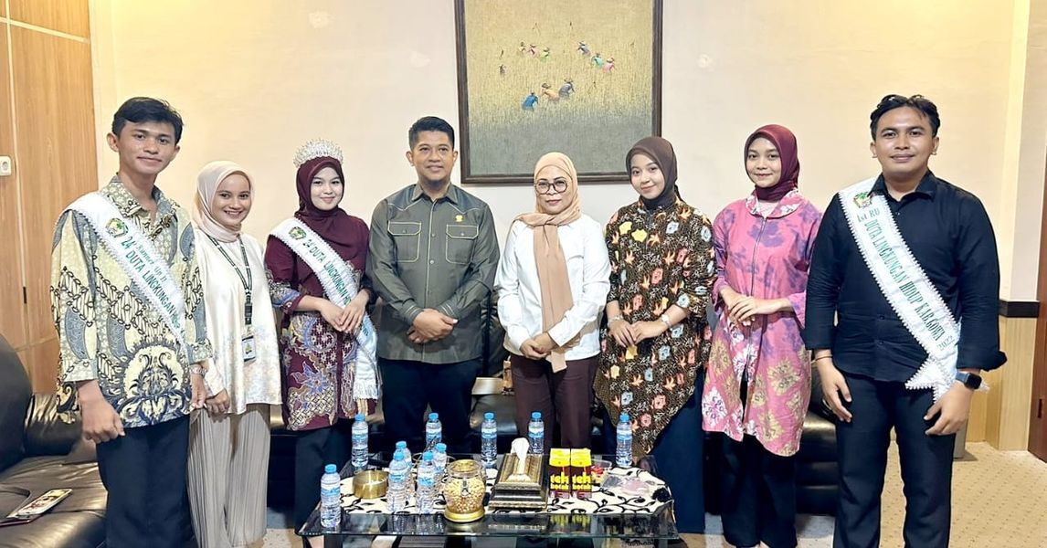 IST
AUDIENSI -- Pengurus Ikadah Gowa bersama lima Duta Lingkungan Hidup saat beraudiensi ke Wakil Ketua DPRD Gowa, Hasrul Abdul Rajab. 
