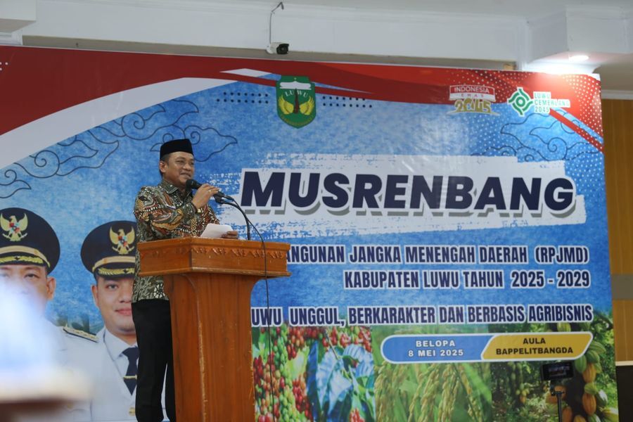 MUSRENBANG -- Bupati Luwu H Patahudding saat membuka Musrenbang RPJMD tahun 2025-2029 di Aula Kantor Bappelitbangda, Kompleks Perkantoran Bupati Luwu baru-baru ini.
