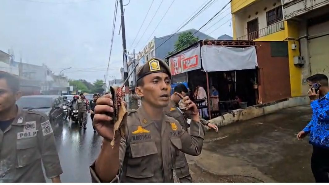 Manusia Silver Masuk ke Gorong-gorong
