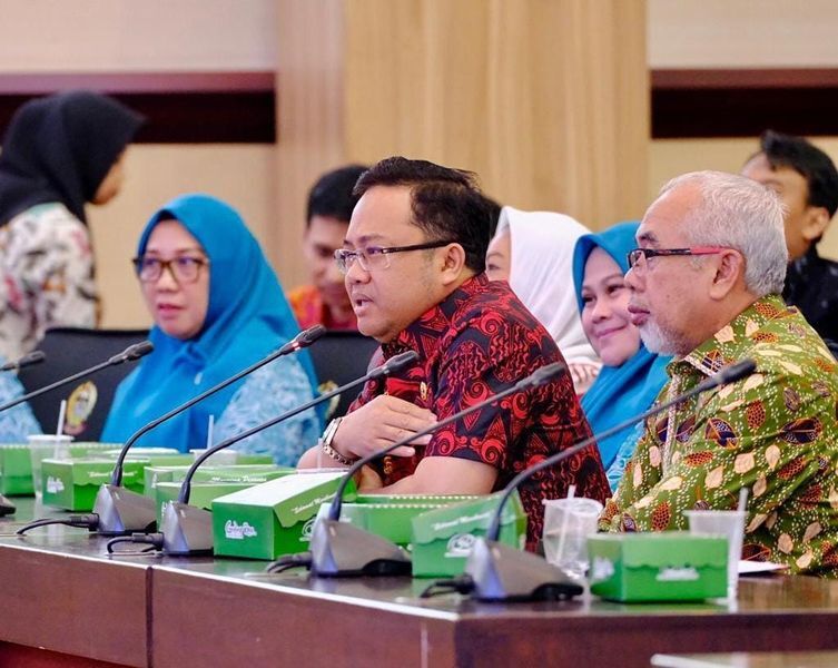 IST
RAKOR -- Wabup Gowa, Darmawangsyah Muin, menyampaikan komitmen Pemkab Gowa menurunkan stunting dalam Rakor TPPS tingkat Sulsel. 
