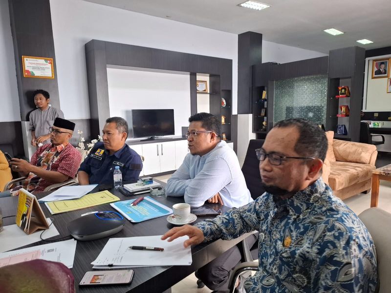 VIRTUAL -- Pemkab Sidrap mengikuti uji publik KIP tahun 2025 yang digelar secara virtual sebagai bagian dari monitoring dan evaluasi tahunan oleh KI Provinsi Sulsel, Jumat (23/5).   
