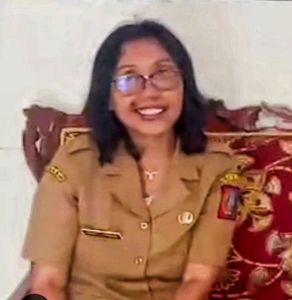 VISITASI -- Kepala Dinas DP3AP2 KB Tana Toraja, Rante Limbong bersama staf melakukan visitasi ke Sekretariat Kampung KB Lembang Rantedada, Kecamatan Mengkendek, Selasa (6/5). 
