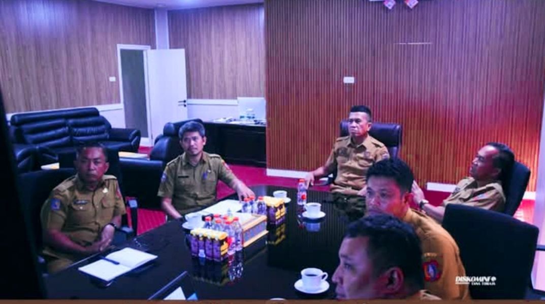 SOSIALISASI -- Pemkab Tana Toraja mengikuti zoom meeting sosialisasi Penyusunan Arsitektur dan Peta Rencana Pemerintah Digital Tahun 2025–2029, 
