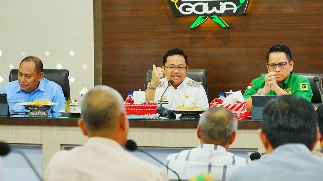 IST
TERTUNGGAK -- Wabup Gowa, Darmawangsyah Muin, meminta DPRD Sulsel agar menjembatani pembayaran dana PBI BPJS Kesehatan yang telah tertunggak setahun lalu. 
