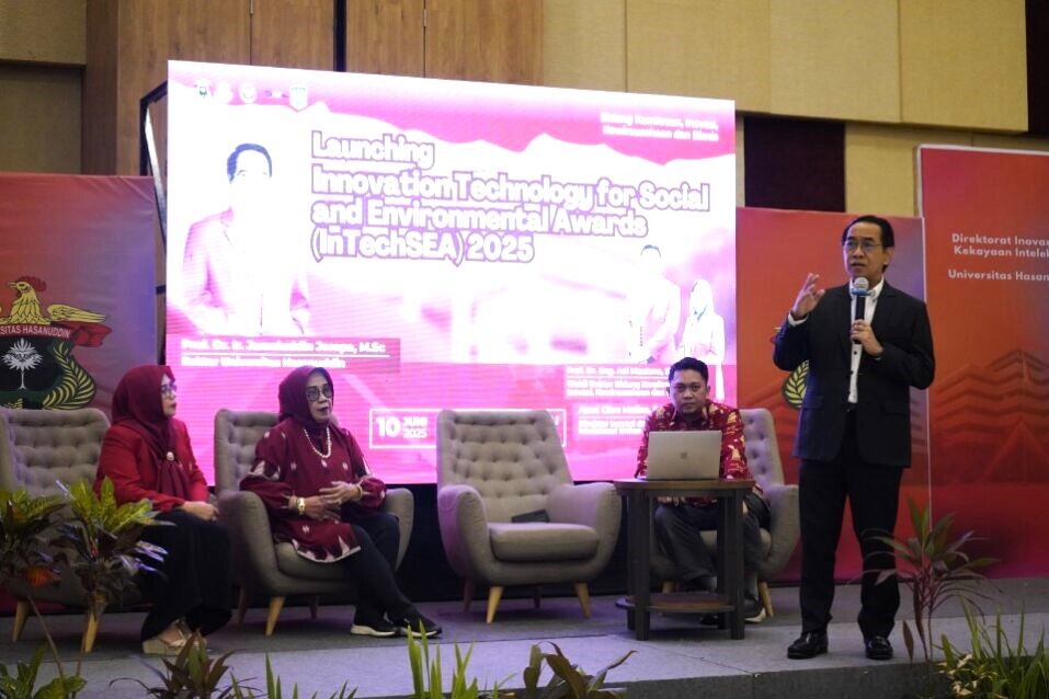 Rektor Unhas, Prof Jamaluddin Jompa saat launching program InTechSEA 2025 di Hotel Unhas. 