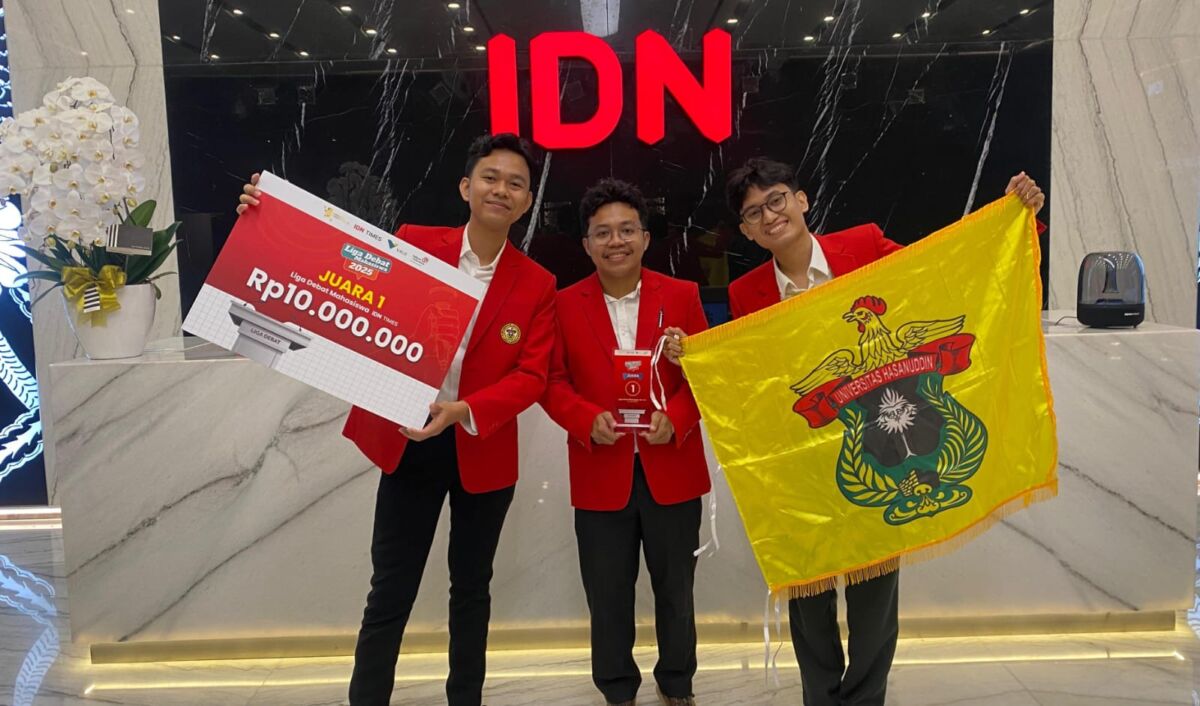 Tim Unhas sukses menjadi juara Debat Mahasiswa IDN Times 2025 di Jakarta setelah menumbangkan tim Undip di babak grand final, Selasa (17/6/2025).