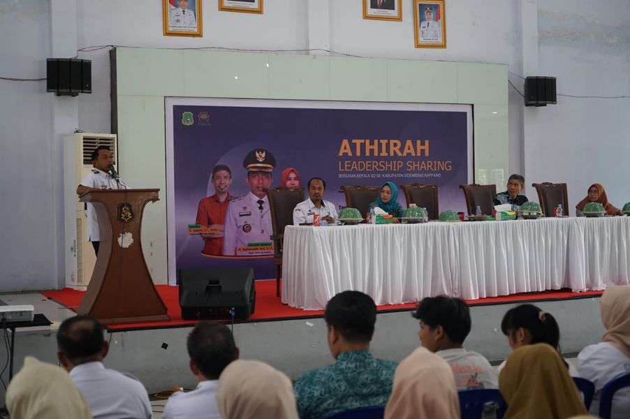 IST
MENGHADIRI--Bupati Sidrap H Syaharuddin Alrif menghadiri kegiatan Athirah Leadership Sharing yang diikuti para kepala sekolah se-Kabupaten Sidrap, di Aula Kompleks SKPD, Rabu (11/6).
